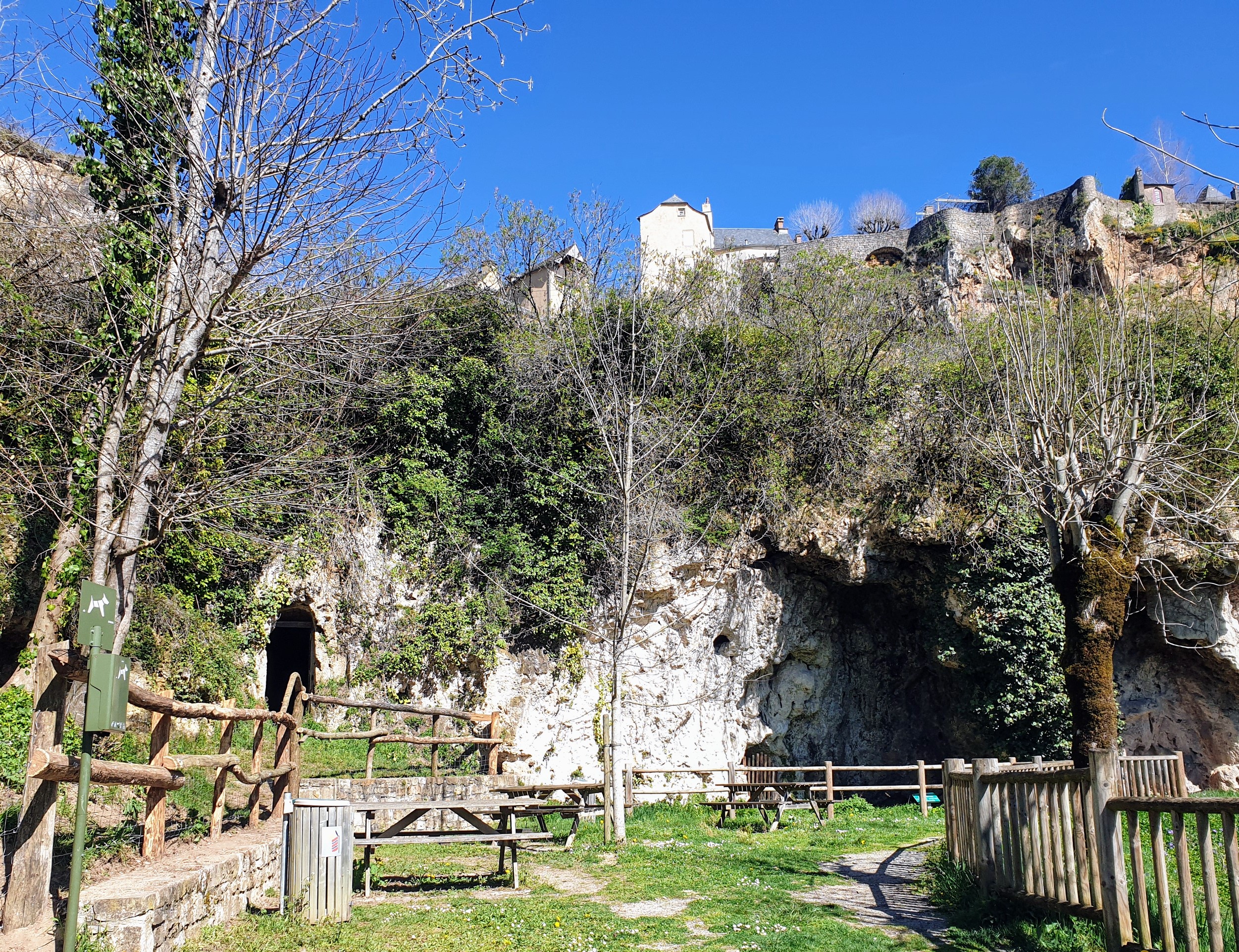 Aire de la source
